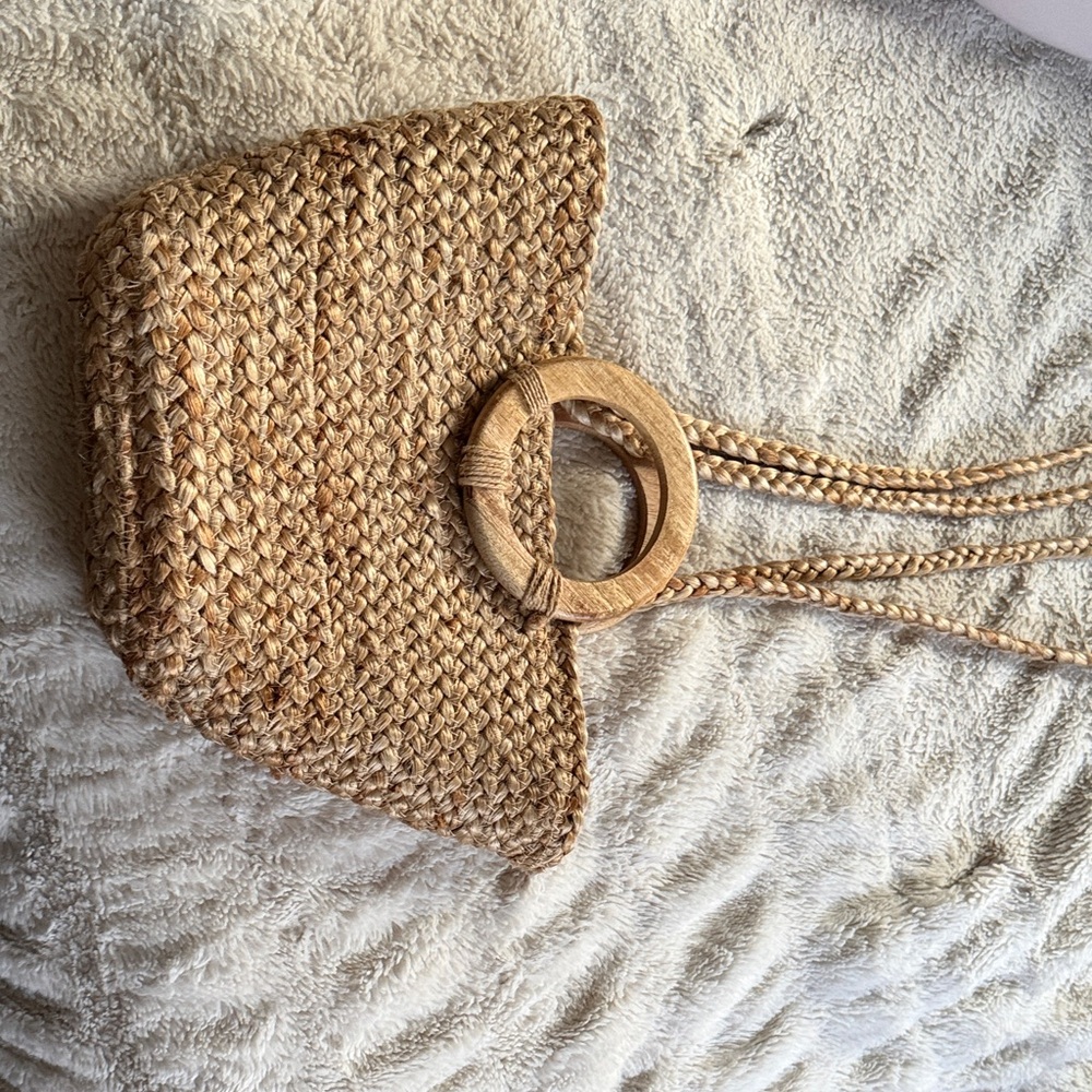 Natural Woven Straw Bag with Wooden Handle